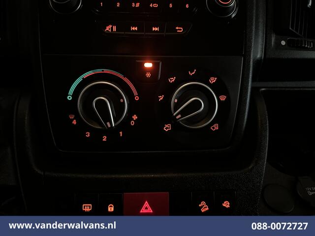 Peugeot BOXER 2.2 BlueHDi 141pk Bakwagen Laadklep Euro6 Airco | Cruisecontrol | 955kg laadvermogen Bijrijdersbank