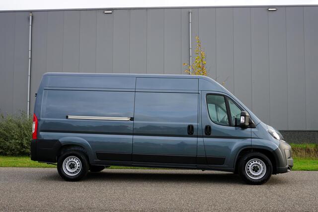 Peugeot BOXER 2.2 BlueHDi 180 L3H2 3.5t Zwaar Automaat |BPM vrij |Groot scherm |Camera |Navi |Cruise |Climate control |Mistlampen |EURO6d |180 pk |Metallic |Nieuw