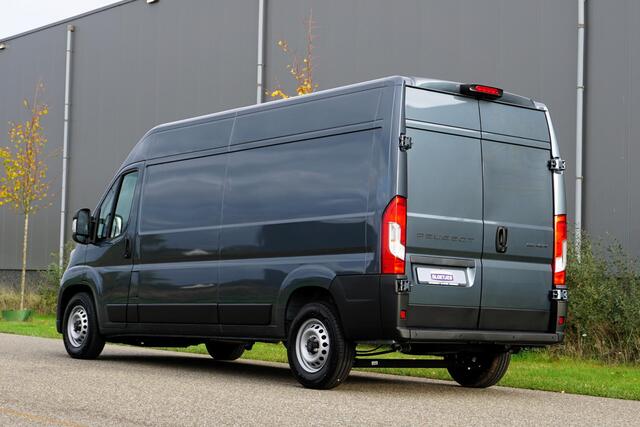 Peugeot BOXER 2.2 BlueHDi 180 L3H2 3.5t Zwaar Automaat |BPM vrij |Groot scherm |Camera |Navi |Cruise |Climate control |Mistlampen |EURO6d |180 pk |Metallic |Nieuw