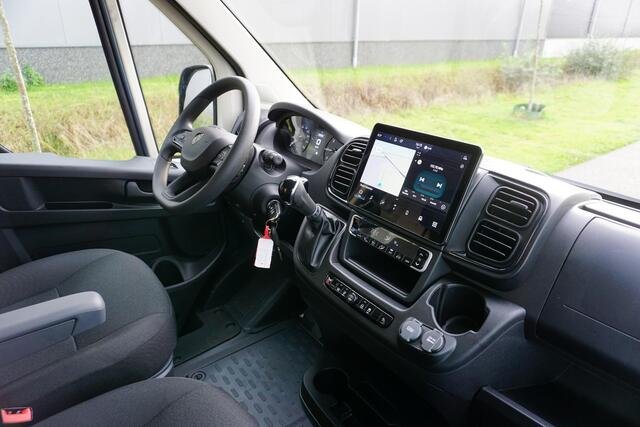 Peugeot BOXER 2.2 BlueHDi 180 L3H2 3.5t Zwaar Automaat |BPM vrij |Groot scherm |Camera |Navi |Cruise |Climate control |Mistlampen |EURO6d |180 pk |Metallic |Nieuw