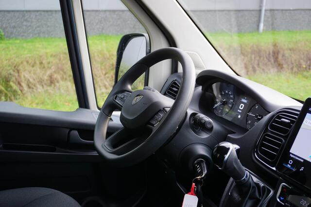 Peugeot BOXER 2.2 BlueHDi 180 L3H2 3.5t Zwaar Automaat |BPM vrij |Groot scherm |Camera |Navi |Cruise |Climate control |Mistlampen |EURO6d |180 pk |Metallic |Nieuw