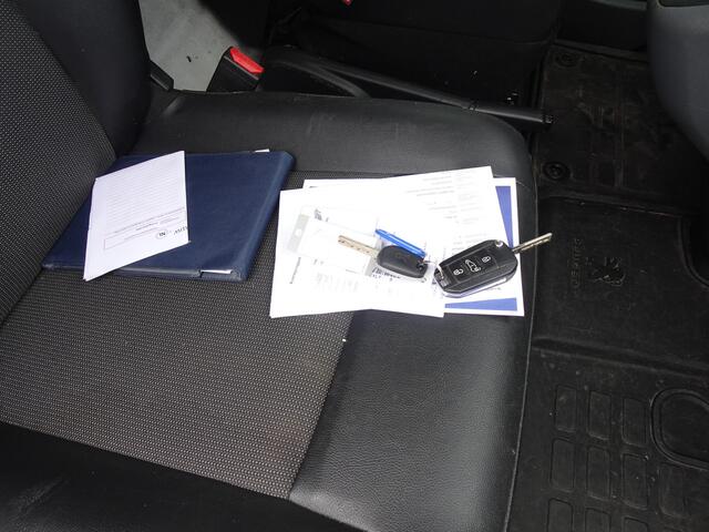 Peugeot EXPERT 2.0 BlueHDI 120 Long Premium inrichting 2 x schuifdeur