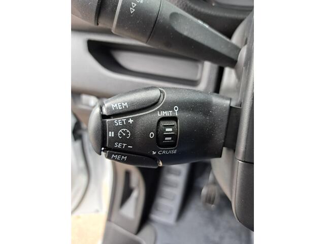 Peugeot EXPERT / Opel Vivaro 2.0 CDTI 144Pk 5 persoon Dubbel Cabine Airco Navigatie Achteruitrijcamera DC