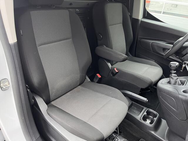 Peugeot PARTNER 1.5 BlueHDi Airco Cruise controle Trekhaak 1000kg trekgewicht Parkeerhulp achter en voor Camera Schuifdeur Telefoonverbinding Multimedia Android Apple carplay 2-Persoons 1e eigenaar Euro 6