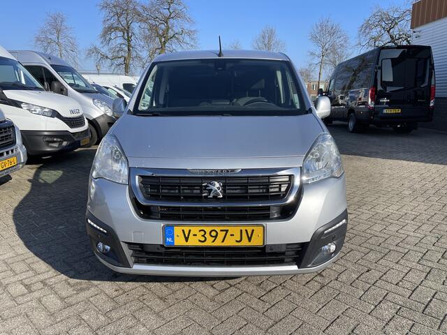 Peugeot PARTNER 120 1.6 BlueHDi 100 L1 Premium Pack S&S / vaste prijs rijklaar ¤ 9950 ex btw / lease vanaf ¤ 183 / airco / cruise / navi / achteruit rijcamera / 3 zits / zilver metallic !