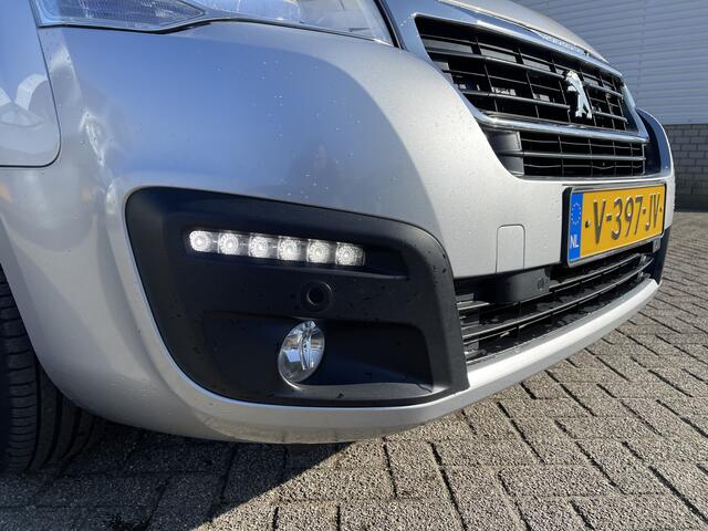 Peugeot PARTNER 120 1.6 BlueHDi 100 L1 Premium Pack S&S / vaste prijs rijklaar ¤ 9950 ex btw / lease vanaf ¤ 183 / airco / cruise / navi / achteruit rijcamera / 3 zits / zilver metallic !