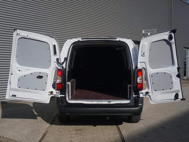 Peugeot PARTNER e-Partner L2 50 kWh | navi incl. Apple Carplay | 2x camera | 3-zitter | betimmering | parkeersensoren voor/achter | rijklaarprijs