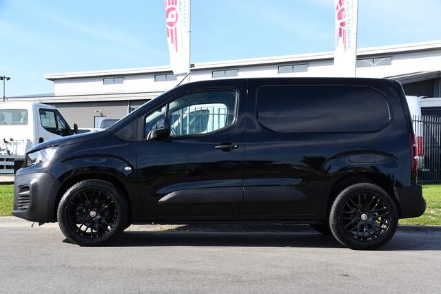 Peugeot PARTNER e-Partner 136 L1 50 kWh Black Edition Camera, Cruise, Carplay, Stoelverwarming, 136pk, Multimedia, BOM VOL!