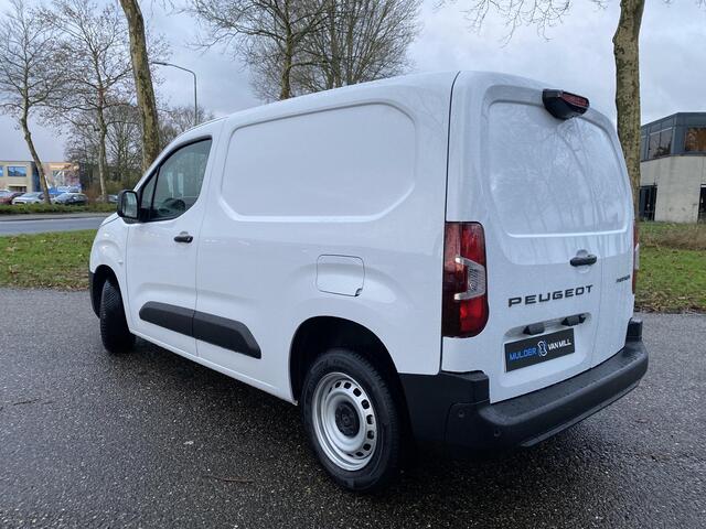 Peugeot PARTNER e-Partner L1 50 kWh 136pk | 8 jaar garantie | NAVI | Multimedia | Apple Carplay | Android Auto | Achteruitrijcamera | Parkeersensoren voor en achter | Dode hoek detectie | Surround view | Licht- en regensensor | Mistlampen | Stuurwielbediening | Digital c