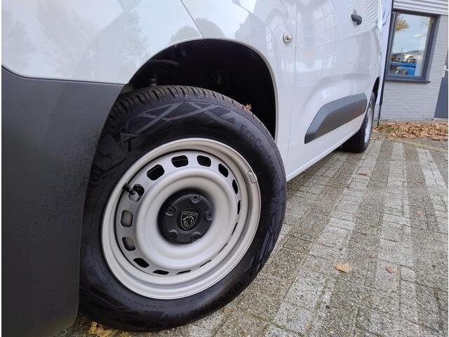 Peugeot PARTNER L1 1.5 BlueHDi 100pk | Achterdeuren met ramen | Raam in tussenwand | Houten vloer laadruimte | Multimedia | Apple Carplay | Android Auto | Achteruitrijcamera | Parkeersensoren achter | Digital cockpit | Stuurwielbediening