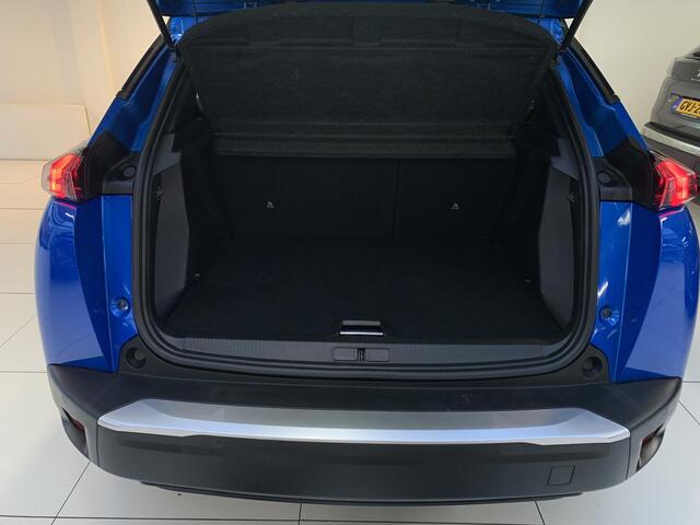 Peugeot e-2008 EV GT 50kWh 136pk 3-FASE Alcantara | Navigatie | Elektrisch bedienbare bestuurdersstoel | Stoelverwarming | Warmtepomp | Achteruitrijcamera