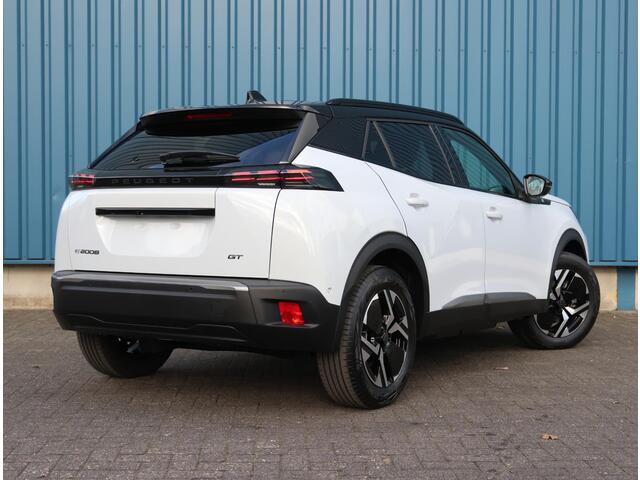 Peugeot e-2008 EV GT Avantage 54 kWh 156PK | Navigatie | Achteruitrijcamera | Verwarmde Sportstoelen | Alcantara Bekleding | Keyless Entry/Start | Full-LED Koplampen | Dodehoek Detectie | Adaptieve Cruise Control | 17" Lichtmetalen Velgen | Apple Carplay/Android Auto |