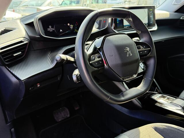 Peugeot e-2008 BWJ 2022 EV 136 PK Allure Pack 50 kWh CAMERA / APPLE CARP. / ANDROID AUT. CLIMA / NAVI / CRUISE / BLUETOOTH / PRIV. GLAS / ISOFIX / MULTIFUNCT. STUUR