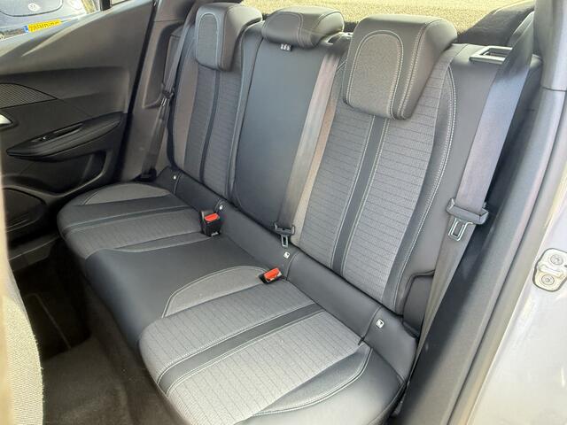 Peugeot e-2008 BWJ 2022 EV 136 PK Allure Pack 50 kWh CAMERA / APPLE CARP. / ANDROID AUT. CLIMA / NAVI / CRUISE / BLUETOOTH / PRIV. GLAS / ISOFIX / MULTIFUNCT. STUUR