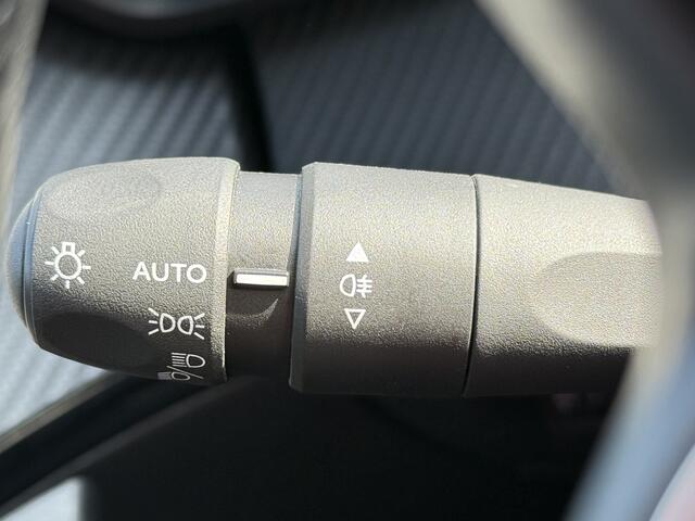 Peugeot e-2008 BWJ 2022 EV 136 PK Allure Pack 50 kWh CAMERA / APPLE CARP. / ANDROID AUT. CLIMA / NAVI / CRUISE / BLUETOOTH / PRIV. GLAS / ISOFIX / MULTIFUNCT. STUUR