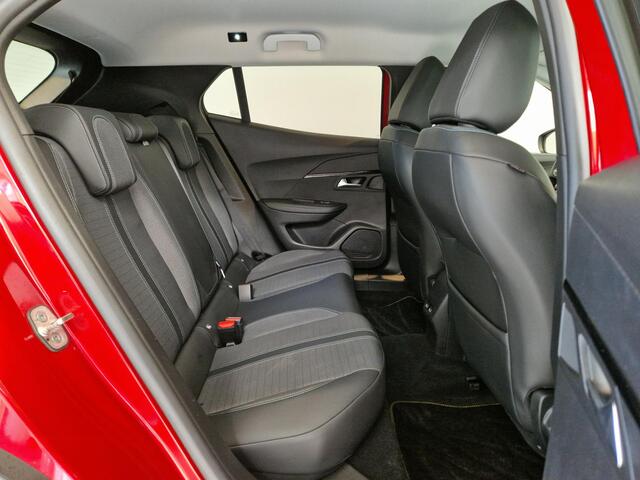 Peugeot e-2008 EV Allure Pack 50 kWh 11kW 3-Fase | Achteruitrijcamera | Climate Control | Parkeersensoren achter