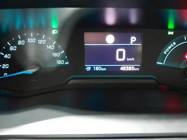 Peugeot e-2008 EV Allure 50 kWh | Navigatie | LED mistlampen | All season banden |