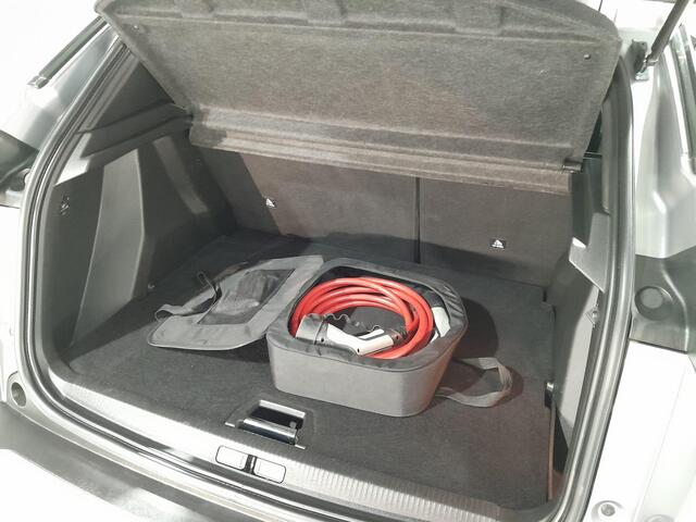 Peugeot e-2008 EV Allure 50 kWh | Navigatie | LED mistlampen | All season banden |