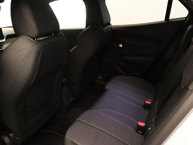 Peugeot e-2008 EV GT 54 kWh -ORIGINEEL NEDERLANDSE AUTO - SOH 96%! - PARKEERSENSOREN VOOR EN ACHTER - 360 GRADEN CAMERA - NAVIGATIE - KEYLESS ENRTY & START - ADAPTIVE CRUISE CONTROL - CLIMATE CONTROL- DAADLOZE TELEFOONLADER