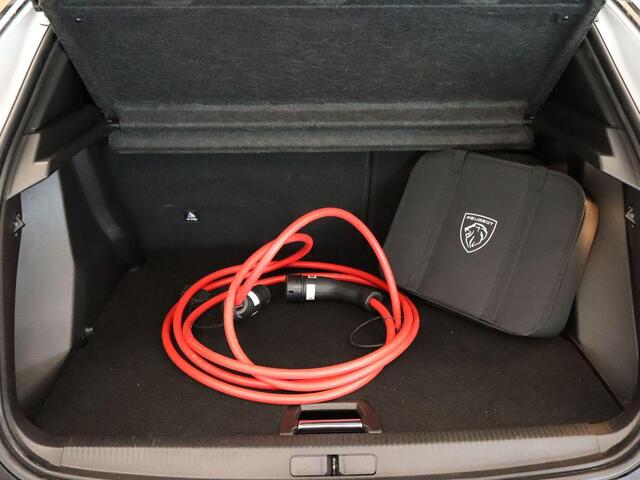 Peugeot e-2008 EV GT 54 kWh -ORIGINEEL NEDERLANDSE AUTO - SOH 96%! - PARKEERSENSOREN VOOR EN ACHTER - 360 GRADEN CAMERA - NAVIGATIE - KEYLESS ENRTY & START - ADAPTIVE CRUISE CONTROL - CLIMATE CONTROL- DAADLOZE TELEFOONLADER