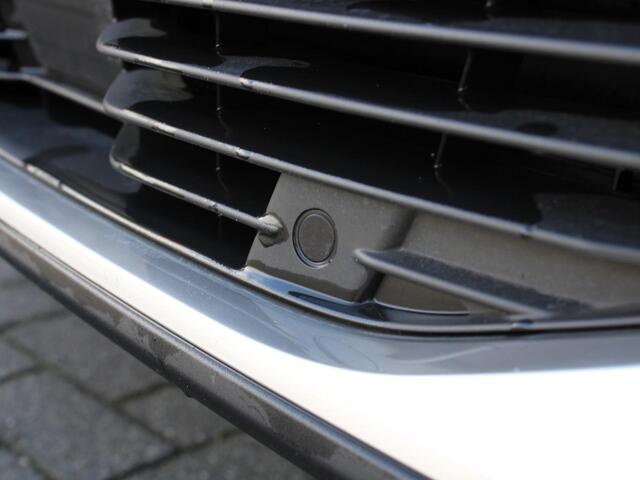 Peugeot e-2008 GT 50 kWh 136PK inclusief batterijtest Navigatie, Lichtmetalen velgen 18 inch, Keyless Entry, Dodehoek detectie