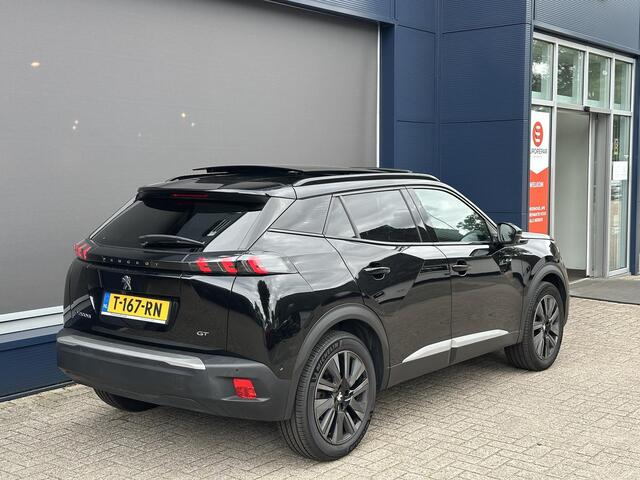 Peugeot e-2008 EV GT Pack 136 PK Automaat | 12-2022 Auto | Meest Complete Uitvoering | Glazen Schuif-Kanteldak | 18" Lichtmetalen Velgen | Navigatie | Alcantara Stoelen | Stoelverwarming | Climate Control | Adaptieve Cruise Control | Camera | Hoge Zitpositie |