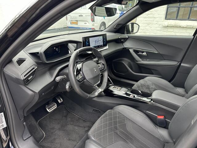 Peugeot e-2008 EV GT Pack 136 PK Automaat | 12-2022 Auto | Meest Complete Uitvoering | Glazen Schuif-Kanteldak | 18" Lichtmetalen Velgen | Navigatie | Alcantara Stoelen | Stoelverwarming | Climate Control | Adaptieve Cruise Control | Camera | Hoge Zitpositie |