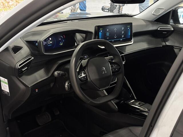 Peugeot e-2008 EV Allure Pack 50 kWh | Navigatie | Hoge instap | 3-Fase | 94,4% SOH