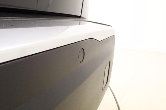 Peugeot e-2008 EV Active 50 kWh | Apple Carplay/Android Auto | Climate control | Lichtmetalen velgen 16" | Keyless start | Achteruitrij camera |