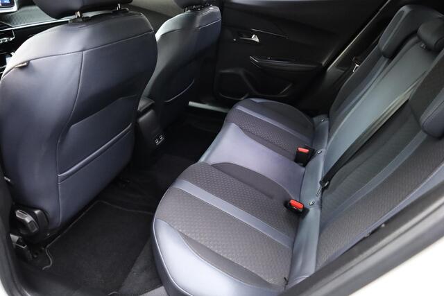 Peugeot e-2008 EV Allure Première CAMERA CARPLAY DAB CRUISE HALFLEER CLIMA 17"LMV