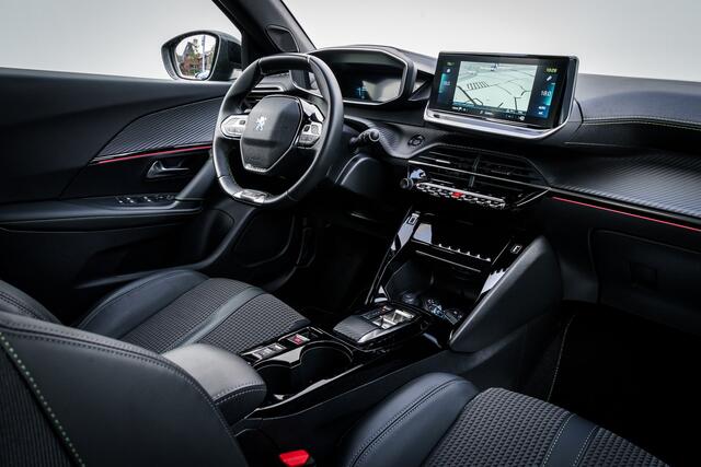 Peugeot e-2008 EV GT 50 kWh | 28.500 kilometer | 3 Fase | Camera | LED | Carplay | Stoelverwarming | Org. NL | Adapt. cruise