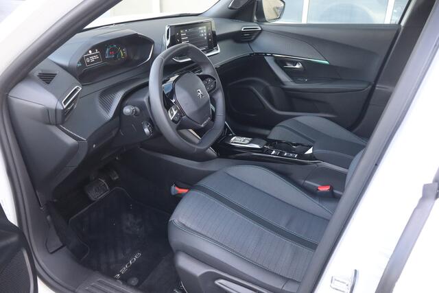 Peugeot e-2008 EV Allure 50 kWh - NL- Auto!! Camera I Apple I Led V+A