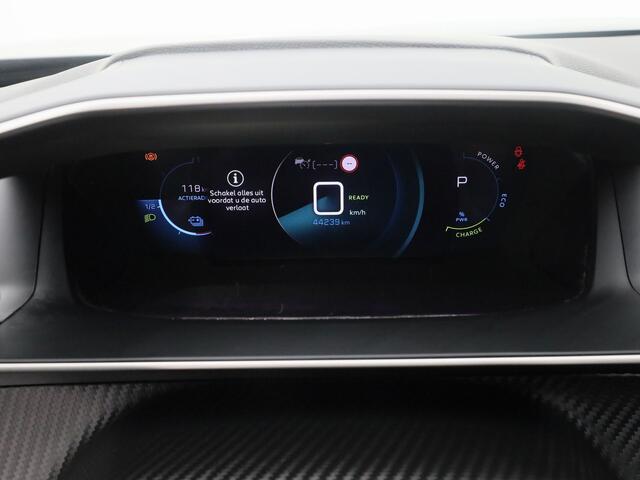 Peugeot e-2008 EV Allure 50 kWh | CAMERA | KEYLESS | STOELVERWARMING