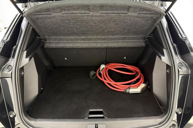 Peugeot e-2008 EV Allure Pack 50 kWh | 3-Fase | 1e Eigenaar | Navigatie | Parkeercamera Achter | DAB + | Stoelverwarming Voor | LED Verlichting |