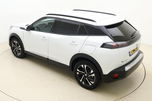 Peugeot e-2008 EV Allure 50 kWh 100% Elektrisch | Camera | Parkeersensor | Cruise Control | Airco | Navigatie | Licht Metalen Velgen | 1e eigenaar
