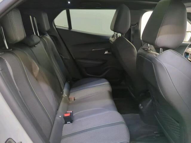 Peugeot e-2008 GT 100KW / 50 kWh / Panoramadak / Navigatie / Pdc.+Camera / Airco-ecc./ 100% Elektrisch, 100% Stijlvol