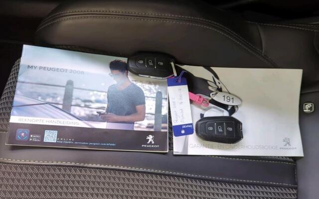 Peugeot e-2008 GT 100KW / 50 kWh / Panoramadak / Navigatie / Pdc.+Camera / Airco-ecc./ 100% Elektrisch, 100% Stijlvol