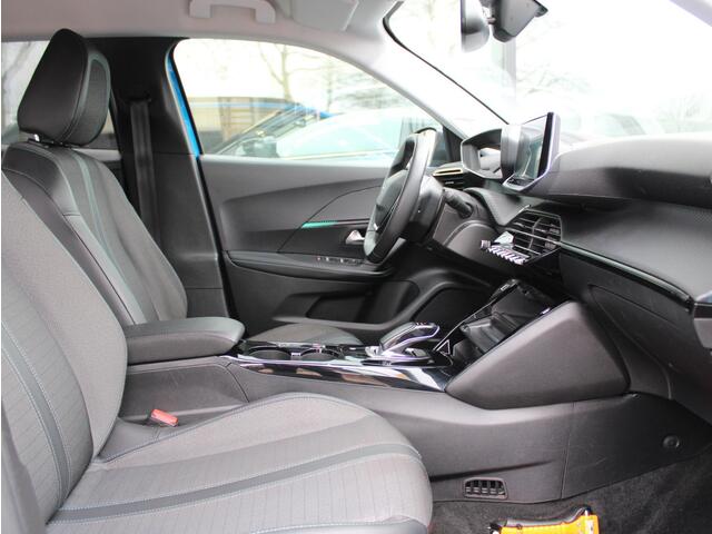 Peugeot e-2008 EV Allure Pack 50 kWh | Navi / Camera / Stoelverwarming