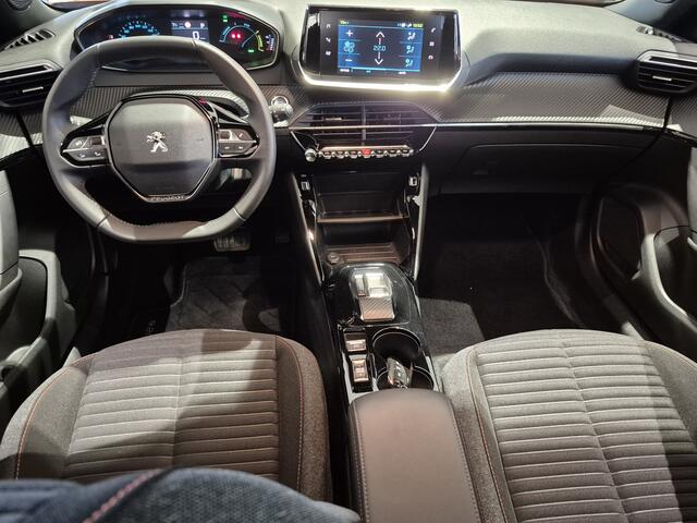 Peugeot e-2008 EV Active Pack 50 kWh 3-Fase | Navigatie | DAB | Climate Control | Cruise Control | Parkeersensoren Achter | Apple Carplay en Android Auto |