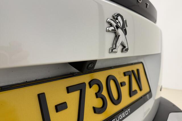 Peugeot e-2008 EV GT 50 kWh 3-Fase | Adaptive Cruise Control | Alcantara bekleding | Panorama dak | Keyless Entry & Start | Full LED | Stoelverwarming | Camera | Navigatie | 18'' LM Velgen | 1e Eigenaar