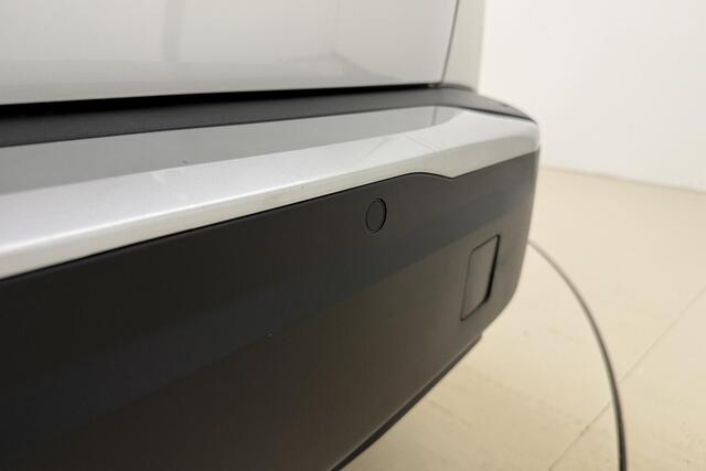 Peugeot e-2008 EV GT 50 kWh 3-Fase | Adaptive Cruise Control | Alcantara bekleding | Panorama dak | Keyless Entry & Start | Full LED | Stoelverwarming | Camera | Navigatie | 18'' LM Velgen | 1e Eigenaar