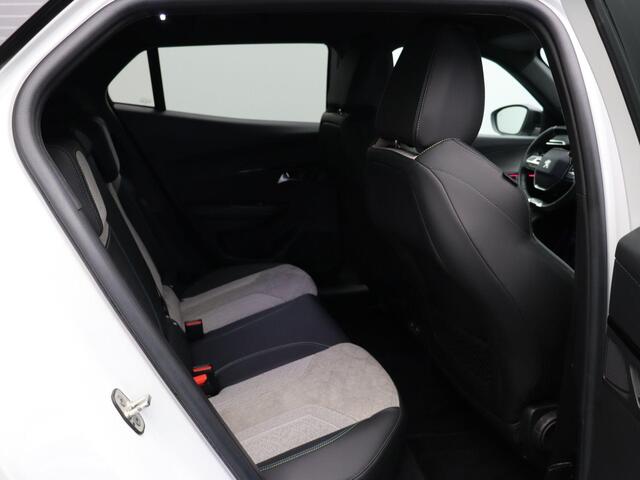 Peugeot e-2008 EV GT Pack 50 kWh | Accu score 92% | Stoelverwarming | Achteruitrijcamera |