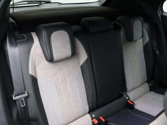 Peugeot e-2008 EV GT Pack 50 kWh | Accu score 92% | Stoelverwarming | Achteruitrijcamera |