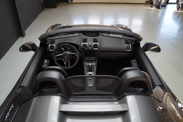 Porsche BOXSTER 981 Boxster Spyder â The Ultimate Driverâs Porsche (2016)