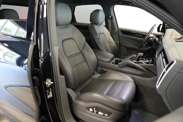 Porsche CAYENNE 3.0 E-Hybrid | Nachtzicht assistent | Sportdesign | Bose | Matrix | 22'' | Softclose