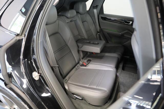 Porsche CAYENNE 3.0 E-Hybrid | Nachtzicht assistent | Sportdesign | Bose | Matrix | 22'' | Softclose