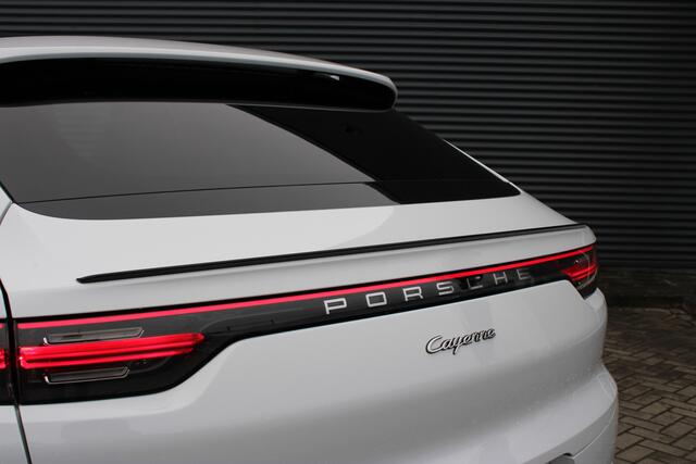 Porsche CAYENNE Coupé 3.0 E-Hybrid Carrarawit Metallic Panoramadak Luchtvering Achterasbesturing Softclose Vol-Leder NL-Auto