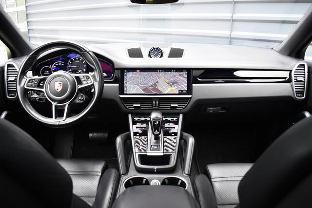 Porsche CAYENNE Coupé 3.0 E-Hybrid 462pk | Panoramadak | Sport Chrono | Achterasbesturing | 21'' Velgen | Leder Dashbord | Orig. NL |