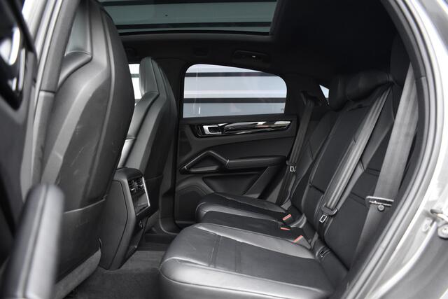Porsche CAYENNE Coupé 3.0 E-Hybrid 462pk | Panoramadak | Sport Chrono | Achterasbesturing | 21'' Velgen | Leder Dashbord | Orig. NL |