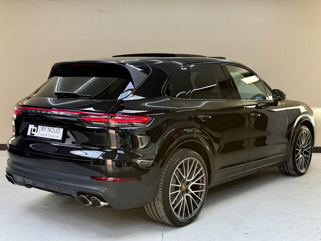 Porsche CAYENNE 3.0 E-Hybrid, 463Pk, 2021, 2de eigenaar, Dealer onderhouden, Panoramadak, Volledig leder, 18 voudig verstelbare stoelen, 360" camera, Sport chrono, Stoelverwarming, Apple carplay, Blind spot, Adaptieve cruise control,